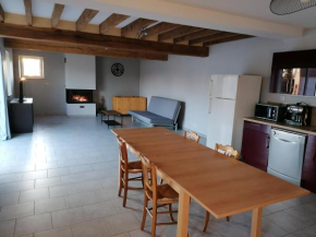 Maison à la campagne avec cheminée